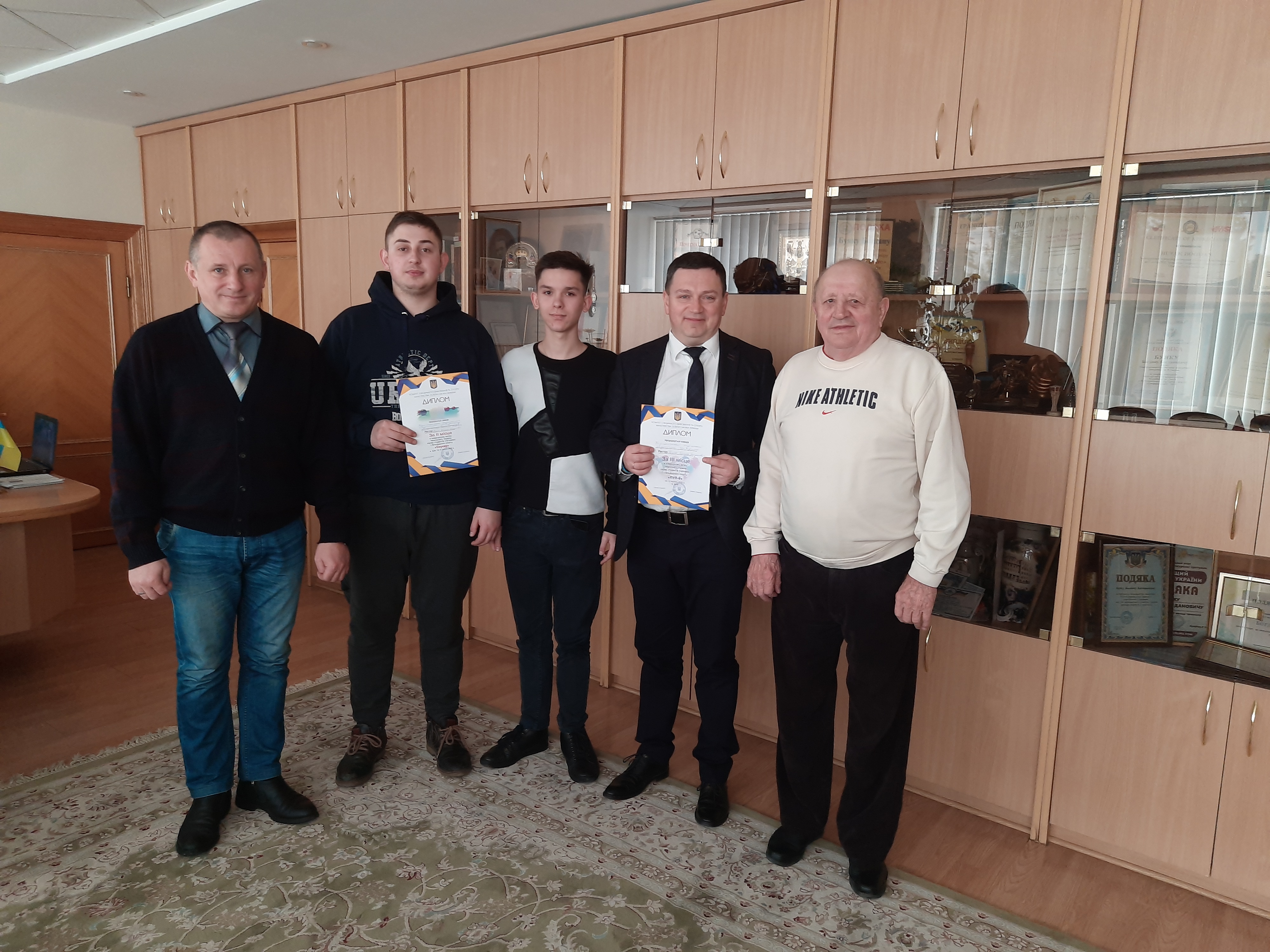 зірки більярду з керівництвом університету та кафедри фізичного виховання